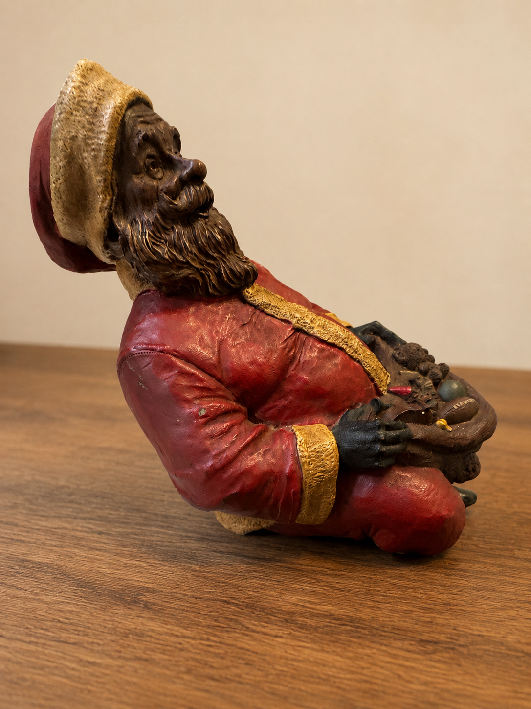 Vintage-Style Santa Claus Figurine with Toy Sack – Rustic Christmas Décor