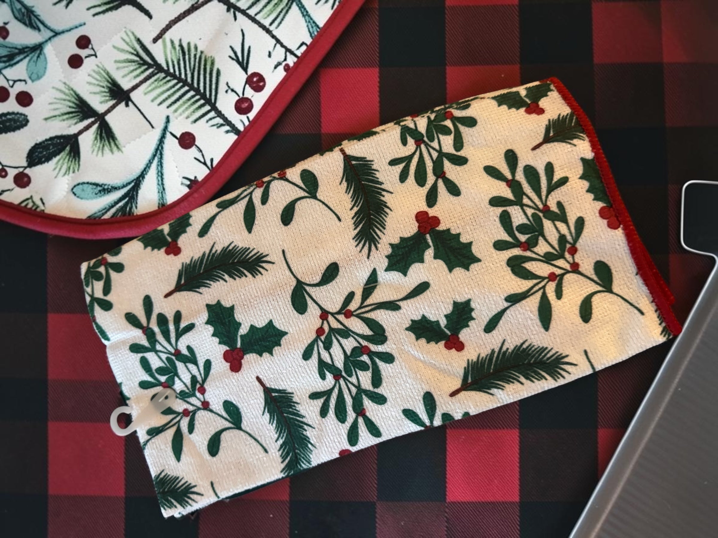 Holiday Kitchen Oven Mitt and Dish Towel Set