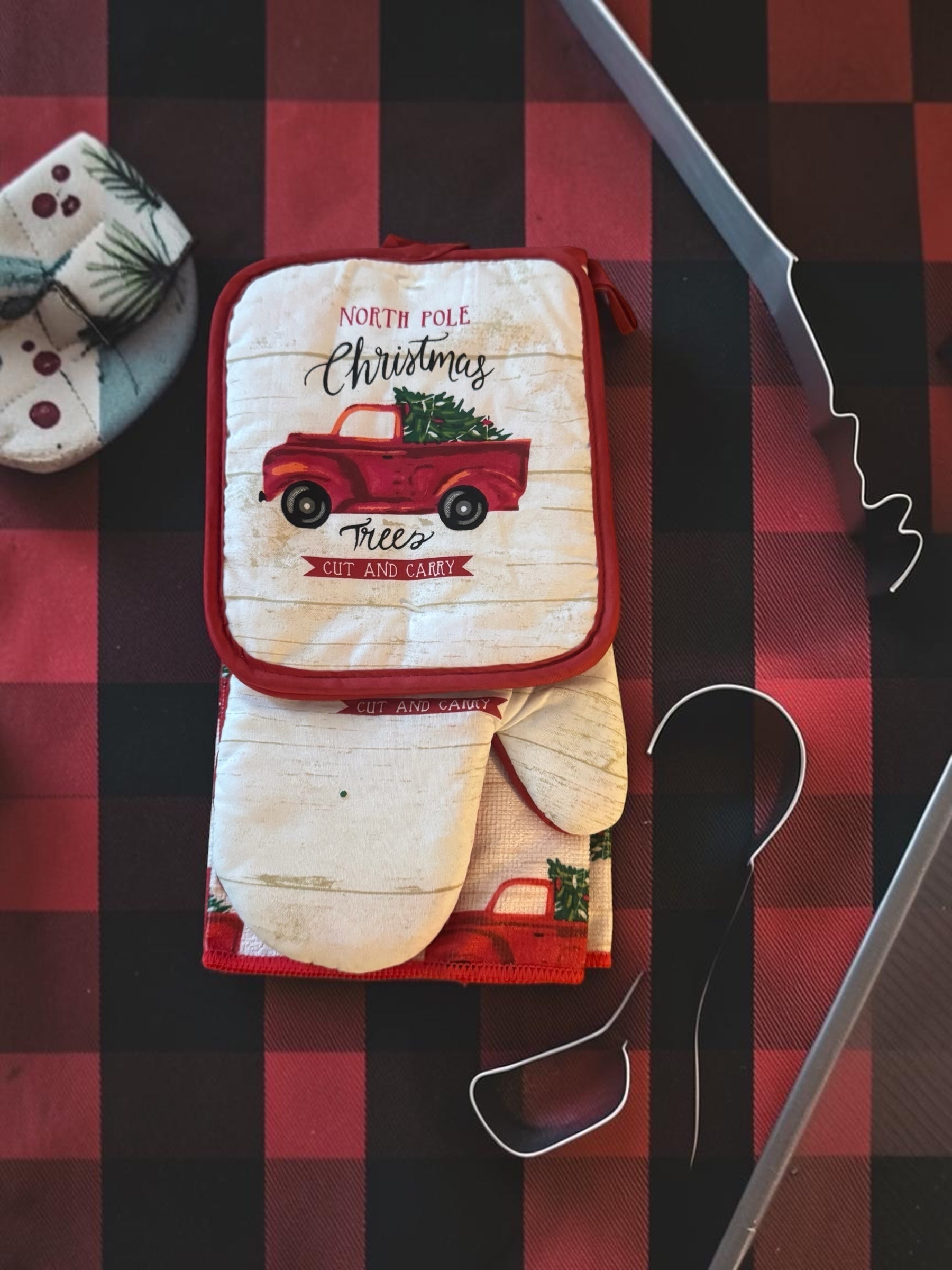 Holiday Kitchen Oven Mitt and Towel Set