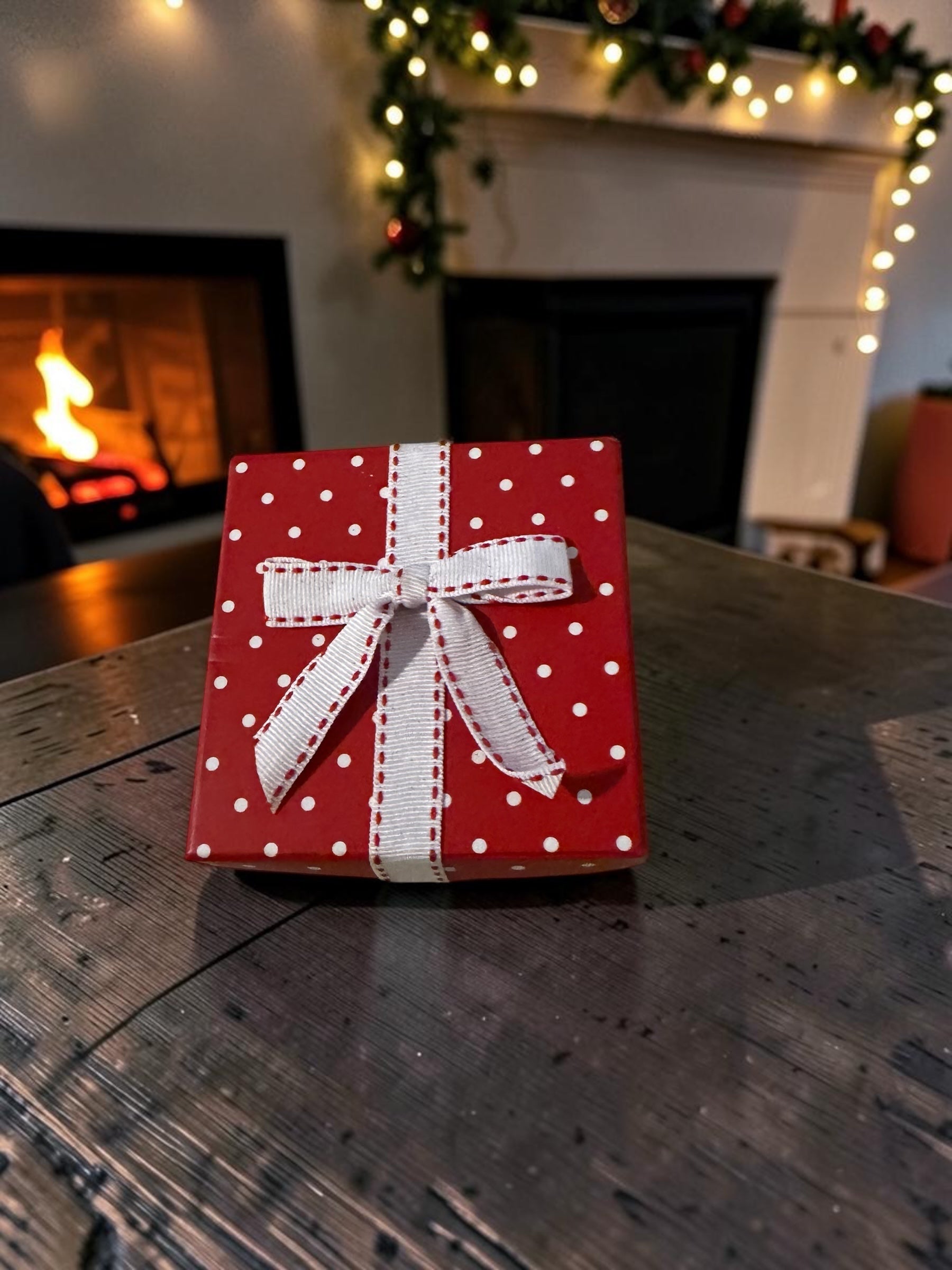 Decorative Holiday Gift Box With Pop Up Tree