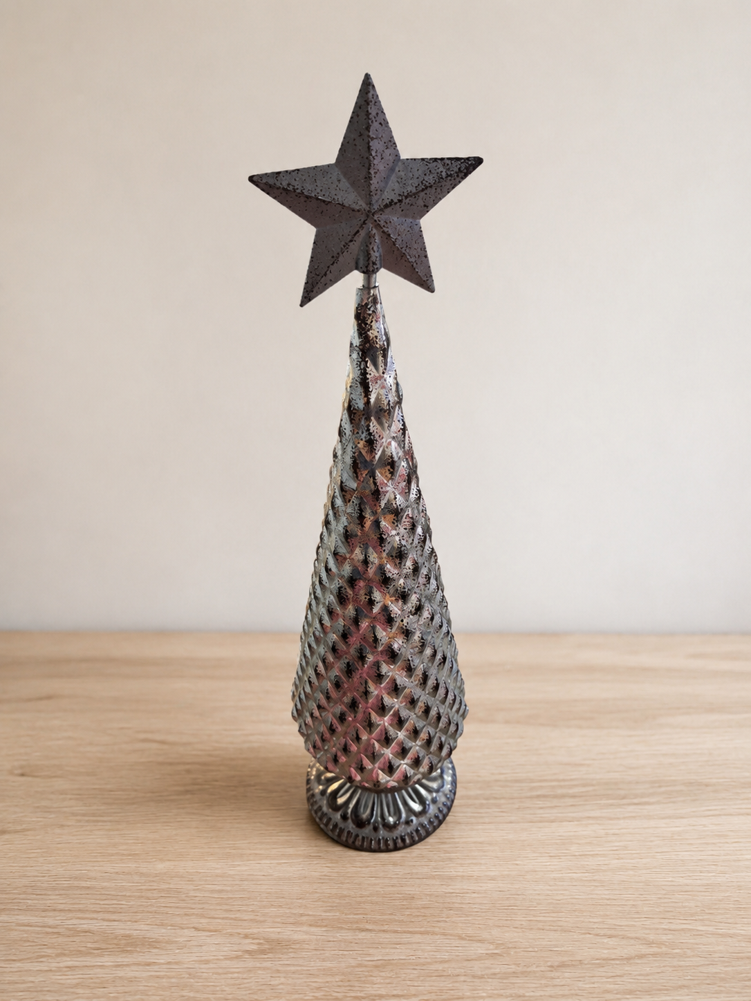 Rustic Distressed Metal Christmas Tree with Star Topper – Tabletop Holiday Décor